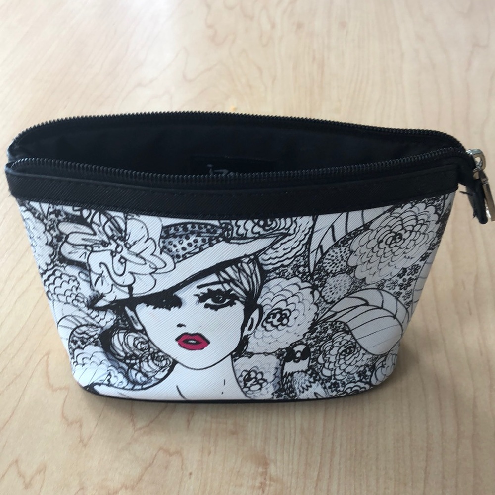 🌻3/$20 Izak cosmetics bag